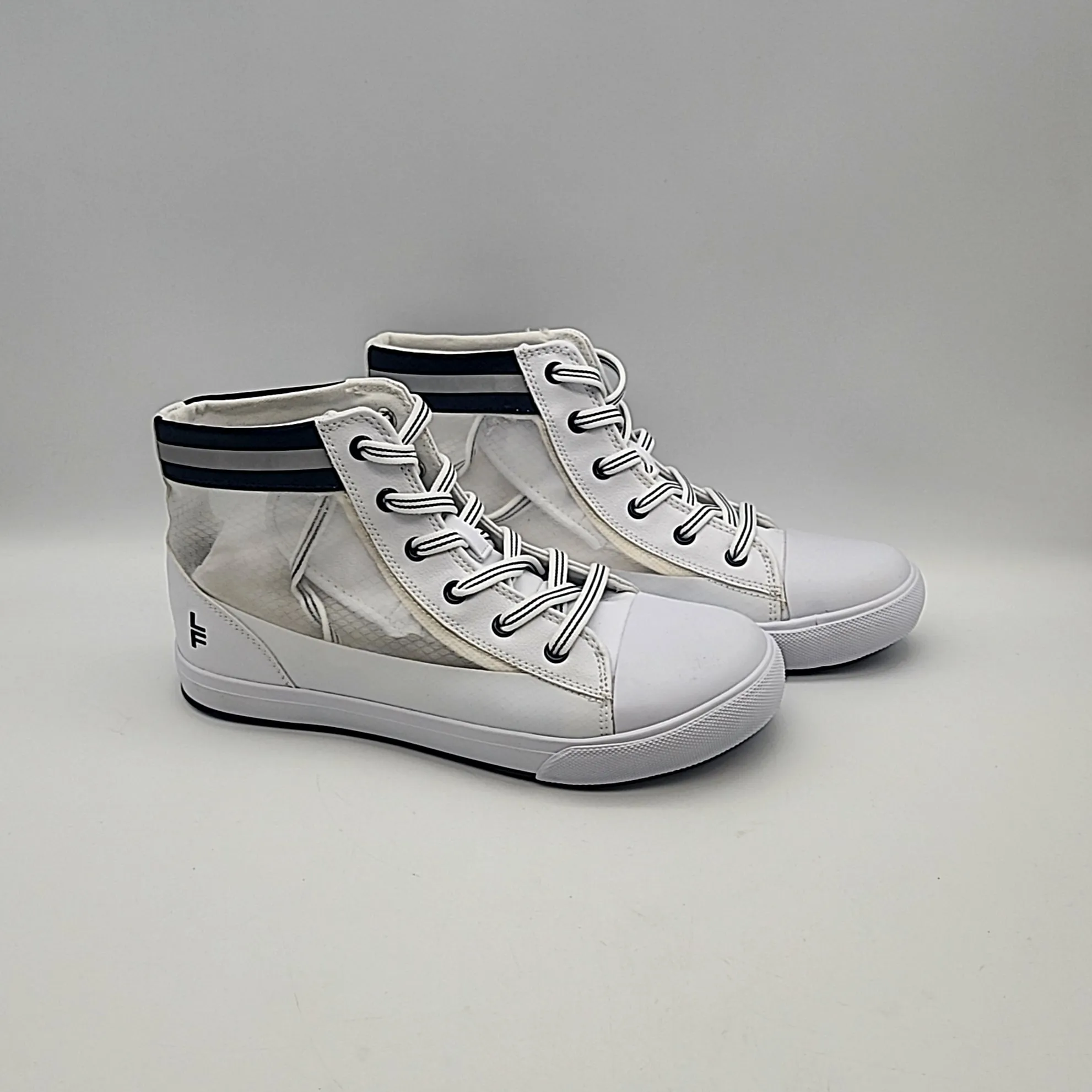 London Fog Womens Bolt Court High Top Sneakers, Size 4M