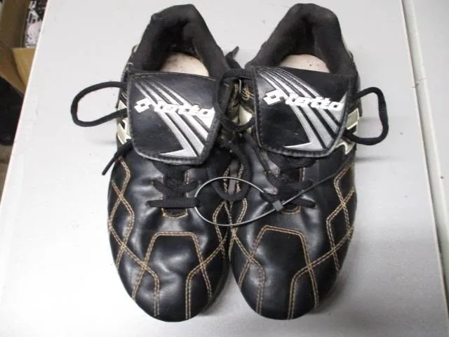 Used Youth Lotto Soccer Cleats Black SIze 3Y