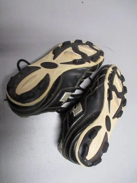 Used Youth Lotto Soccer Cleats Black SIze 3Y